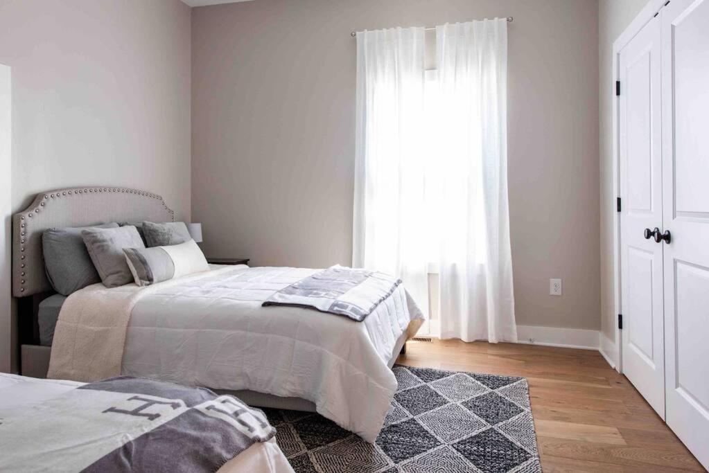 Newly Renovated 3 Bedroom Shelby Park Home **Free Parking** Louisville Exterior photo