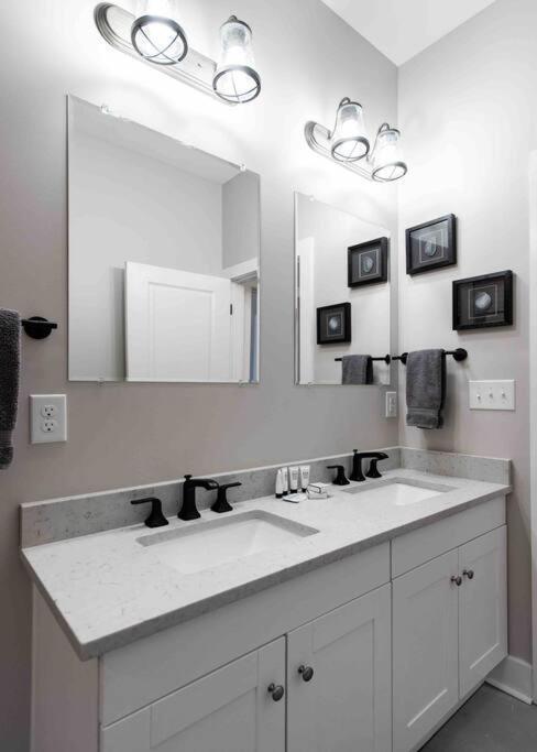 Newly Renovated 3 Bedroom Shelby Park Home **Free Parking** Louisville Exterior photo