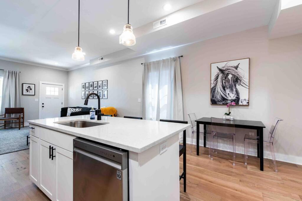 Newly Renovated 3 Bedroom Shelby Park Home **Free Parking** Louisville Exterior photo