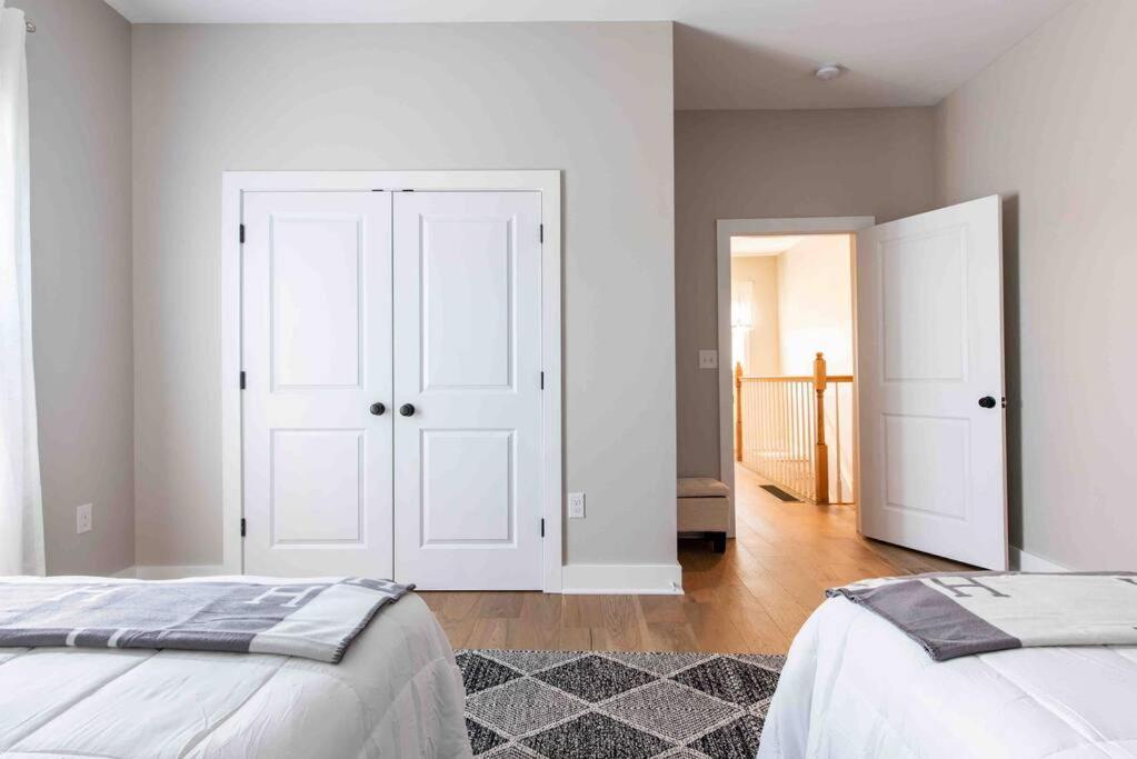 Newly Renovated 3 Bedroom Shelby Park Home **Free Parking** Louisville Exterior photo